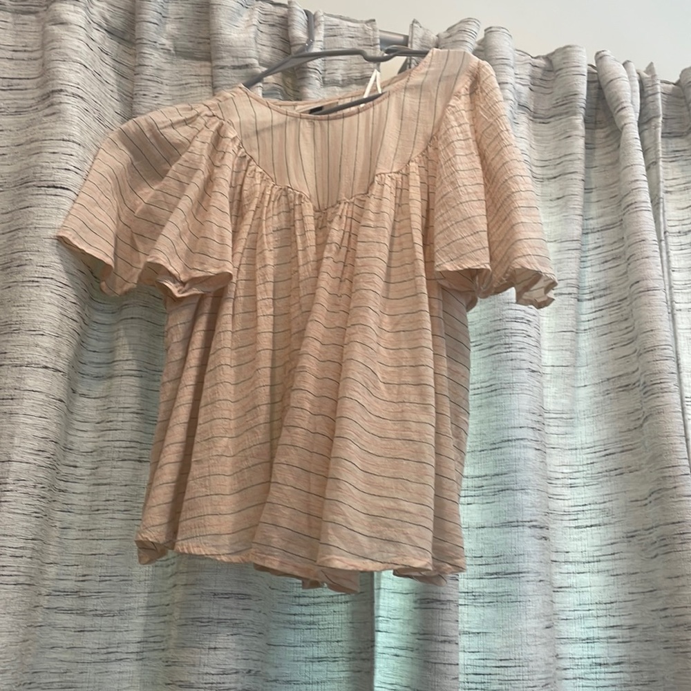 Universal Thread Flowing top